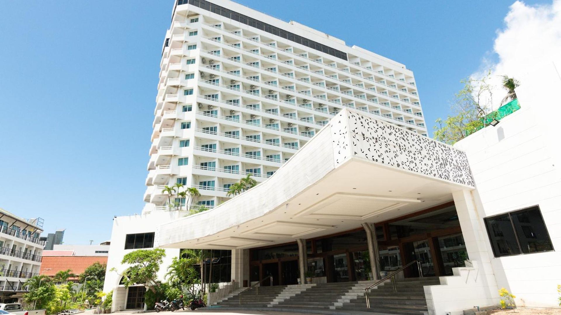 รายัล ทวินส์ พาเลซ โรงแรม 4*