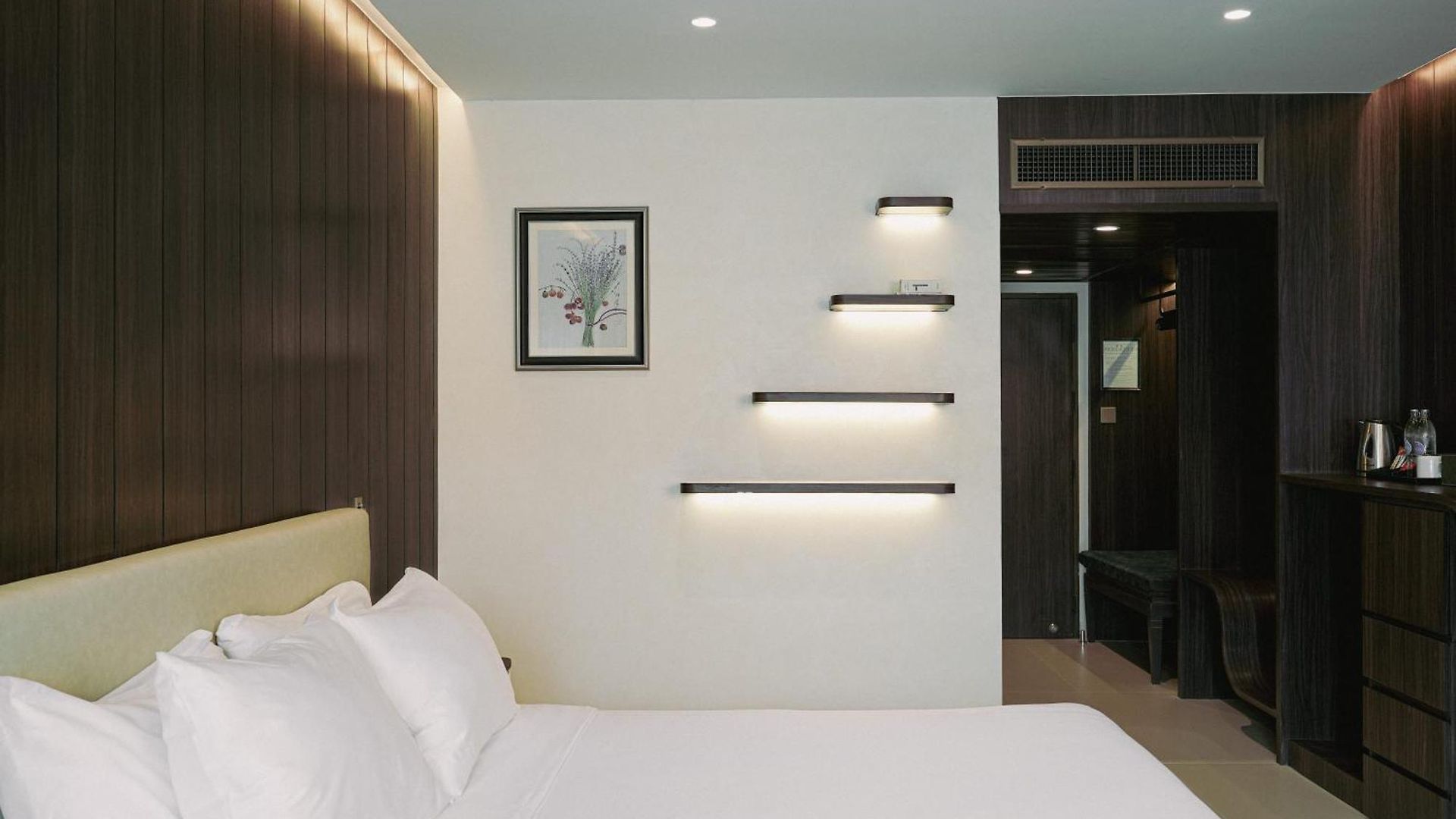 โรงแรม รายัล ทวินส์ พาเลซ 4*