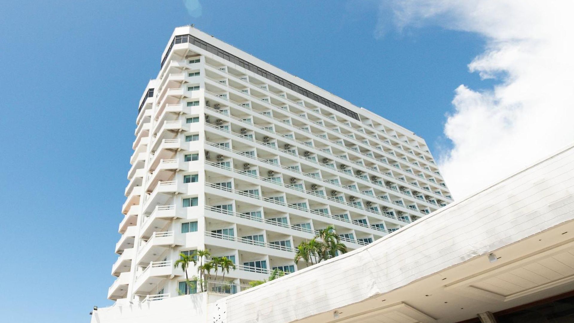 รายัล ทวินส์ พาเลซ โรงแรม 4*