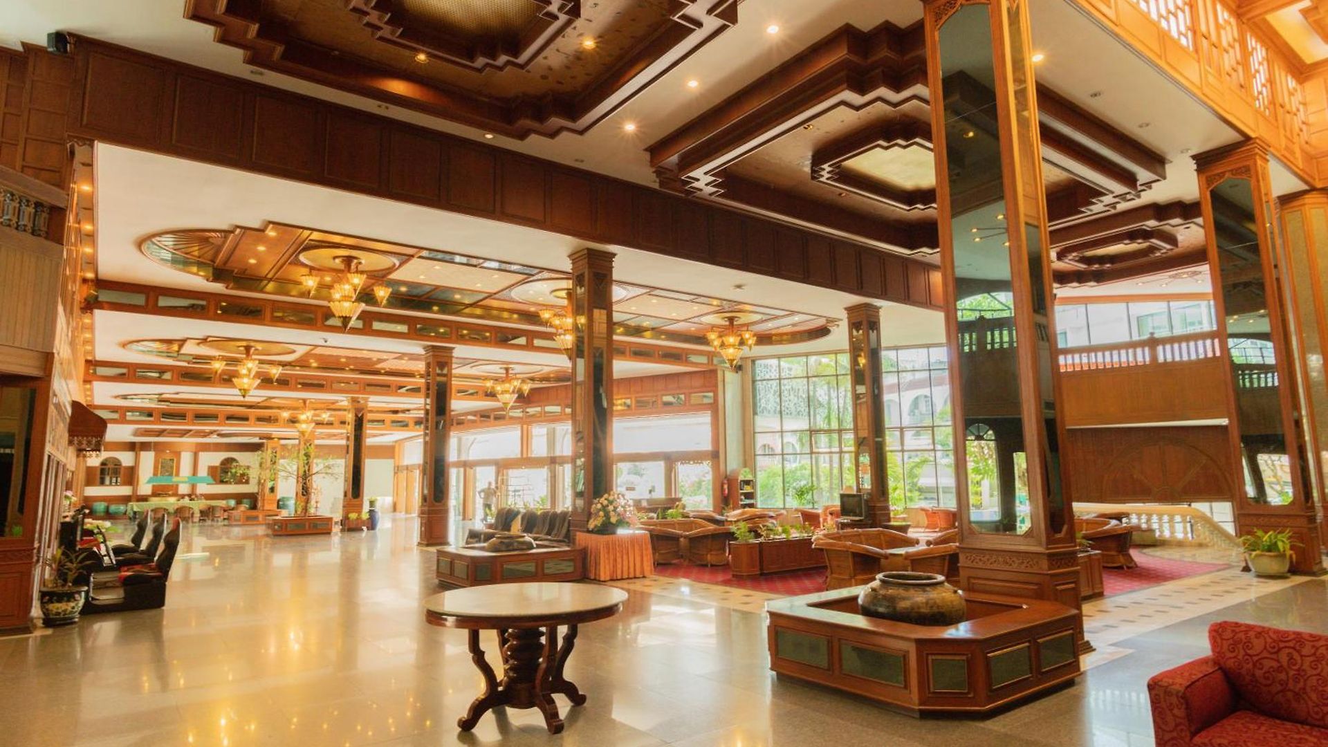 รายัล ทวินส์ พาเลซ โรงแรม 4*