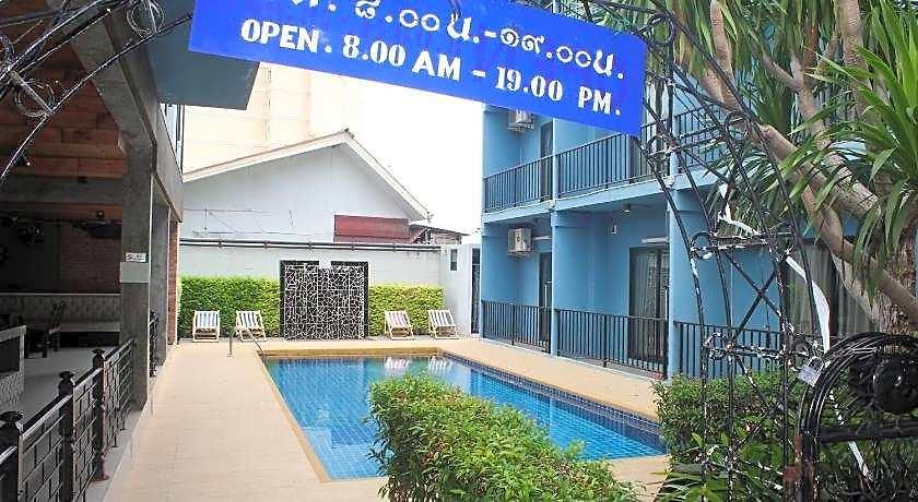Nine Blue โรงแรม 3*