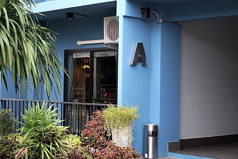 Nine Blue โรงแรม 3*