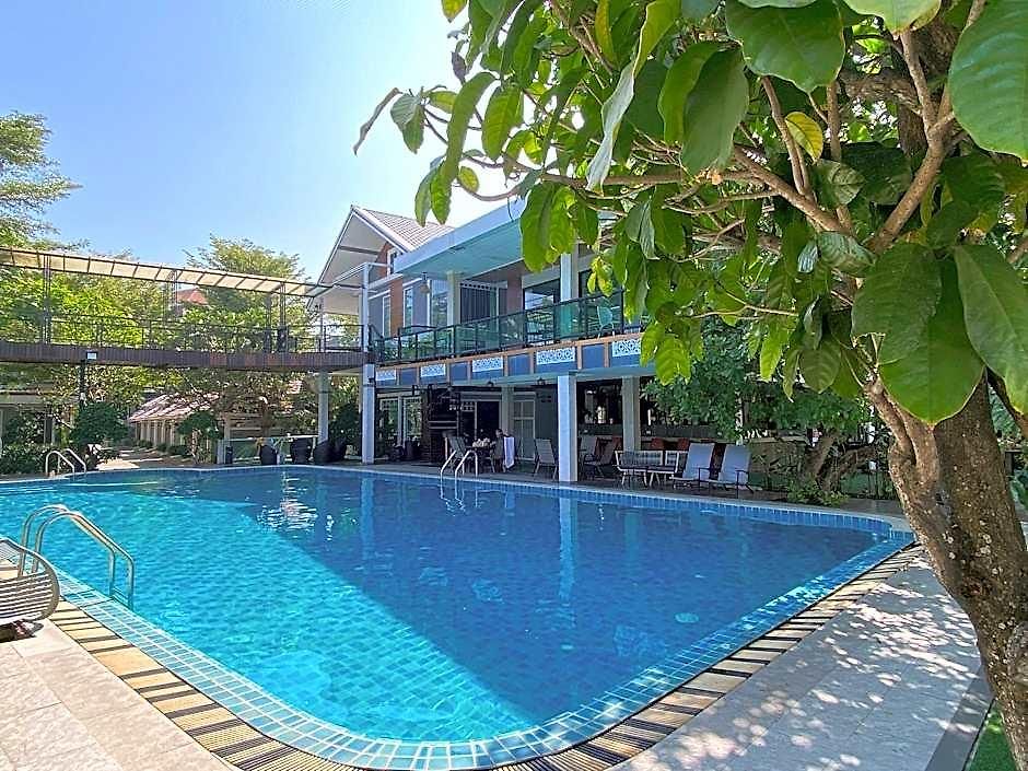 โรงแรม The Tamnan & 4*