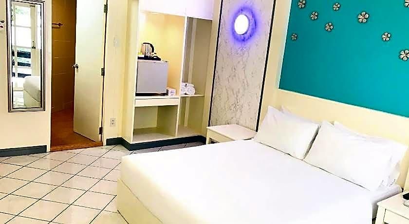 At Nine Hotel 2*