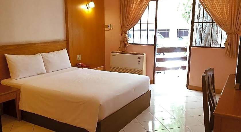 Hotel At Nine 2*