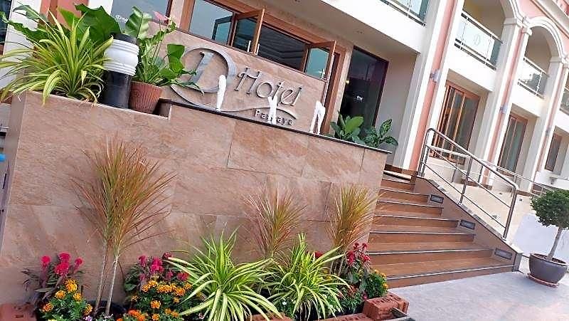 Dhotel Hotel 3*