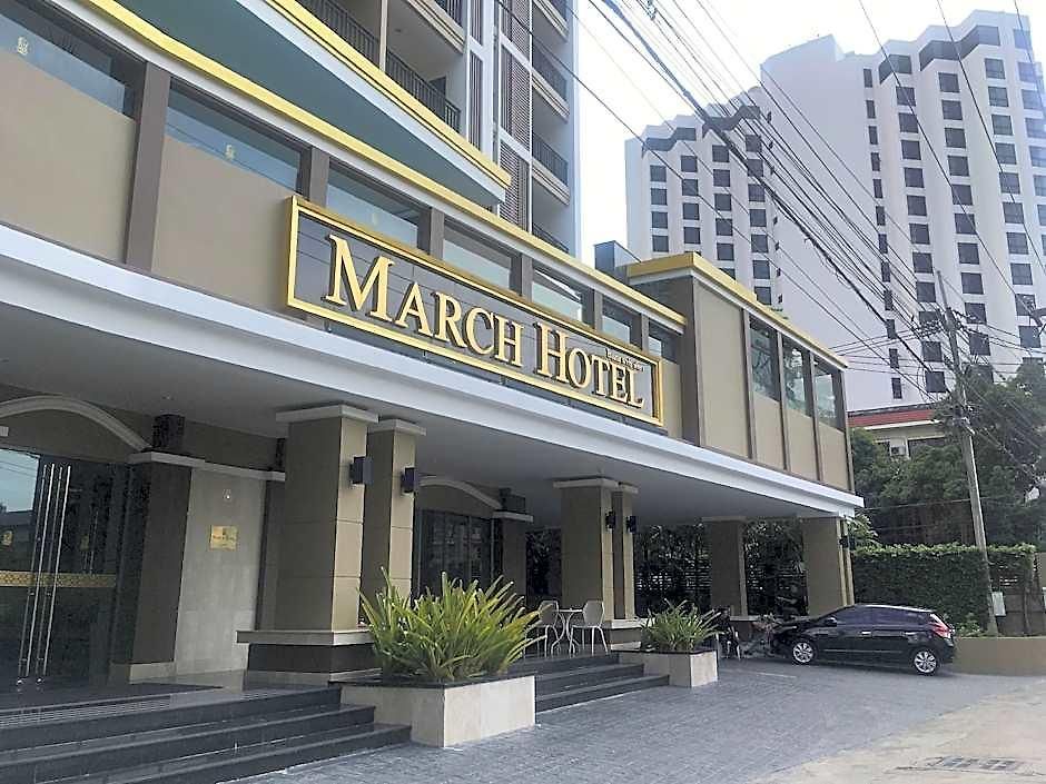 March Hotel 3*