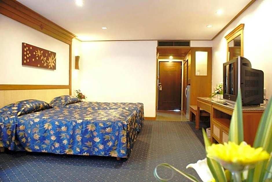 โรงแรม รายัล ทวินส์ พาเลซ 4*