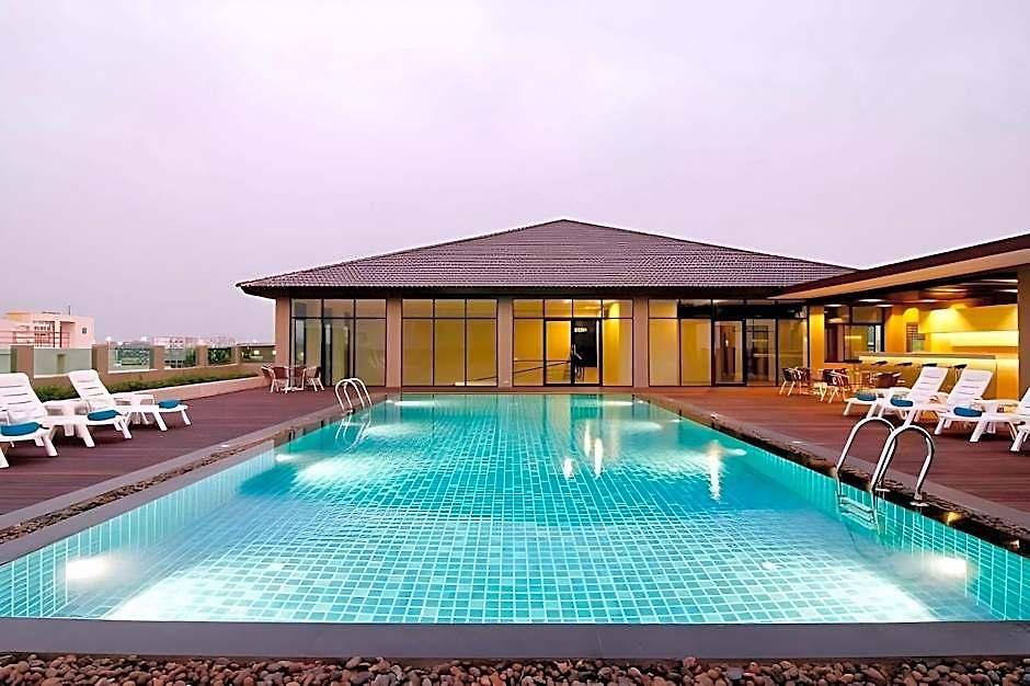 Hotel The 