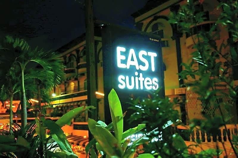East โรงแรม