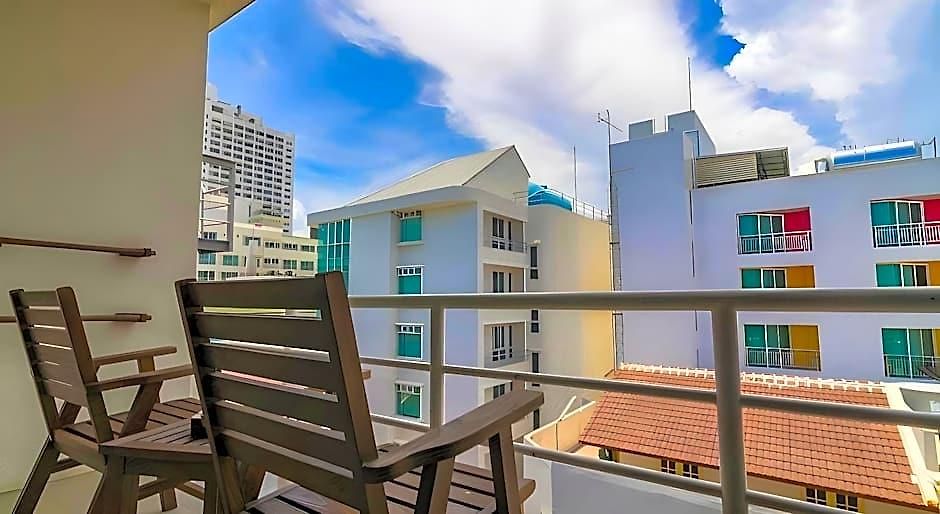 Hotel Baboona Beachfront Living Pattaya