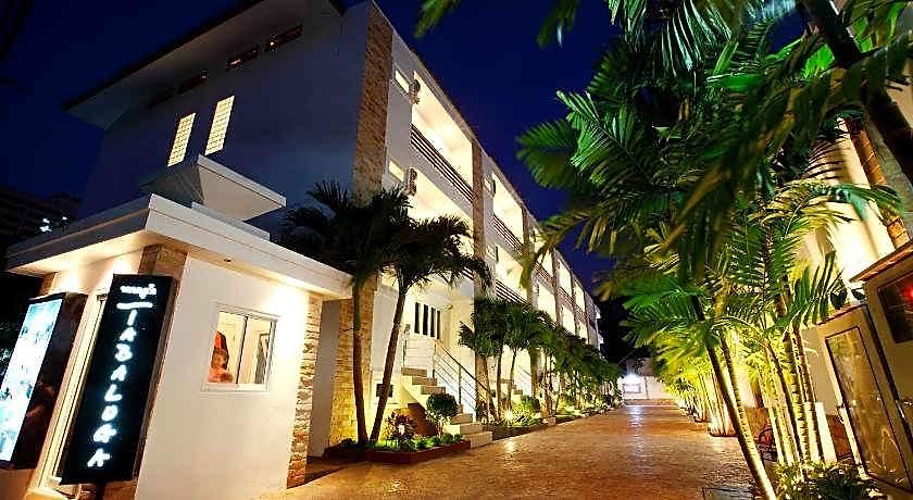 Hotel Hidden Palm Pool Pattaya