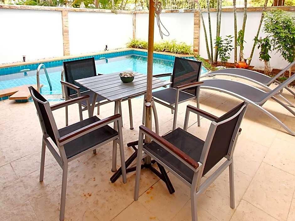 Hidden Palm Pool Hotel 3*