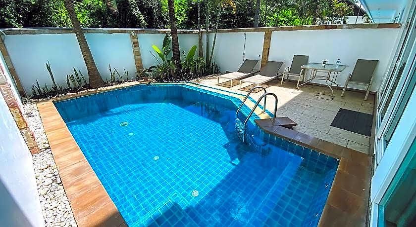 Hidden Palm Pool Hotel