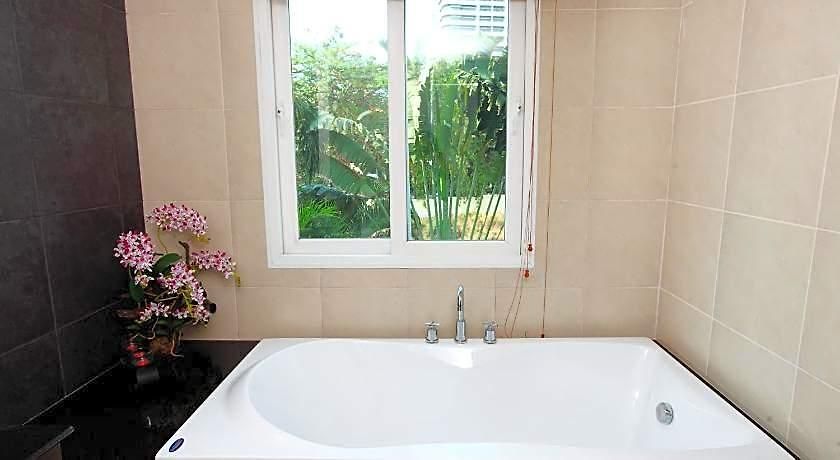 Hidden Palm Pool Hotel