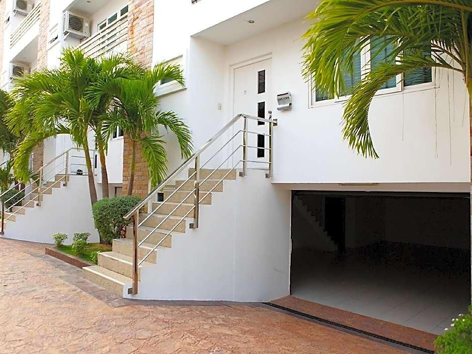 Hidden Palm Pool