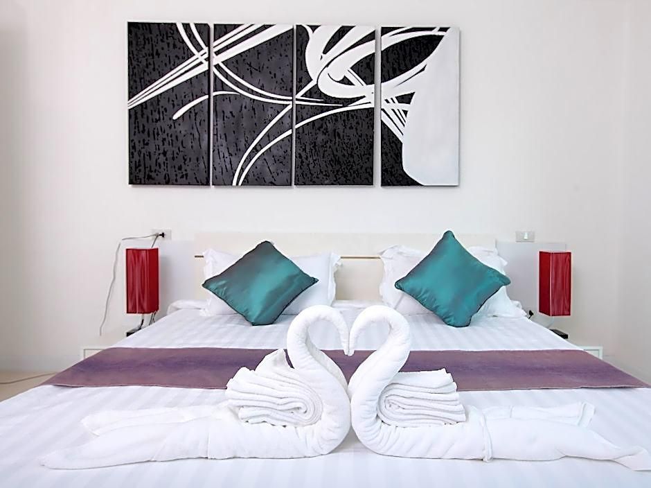 Hidden Palm Pool Hotel 3*