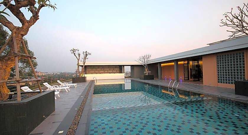 Season Five Hotel 4*
