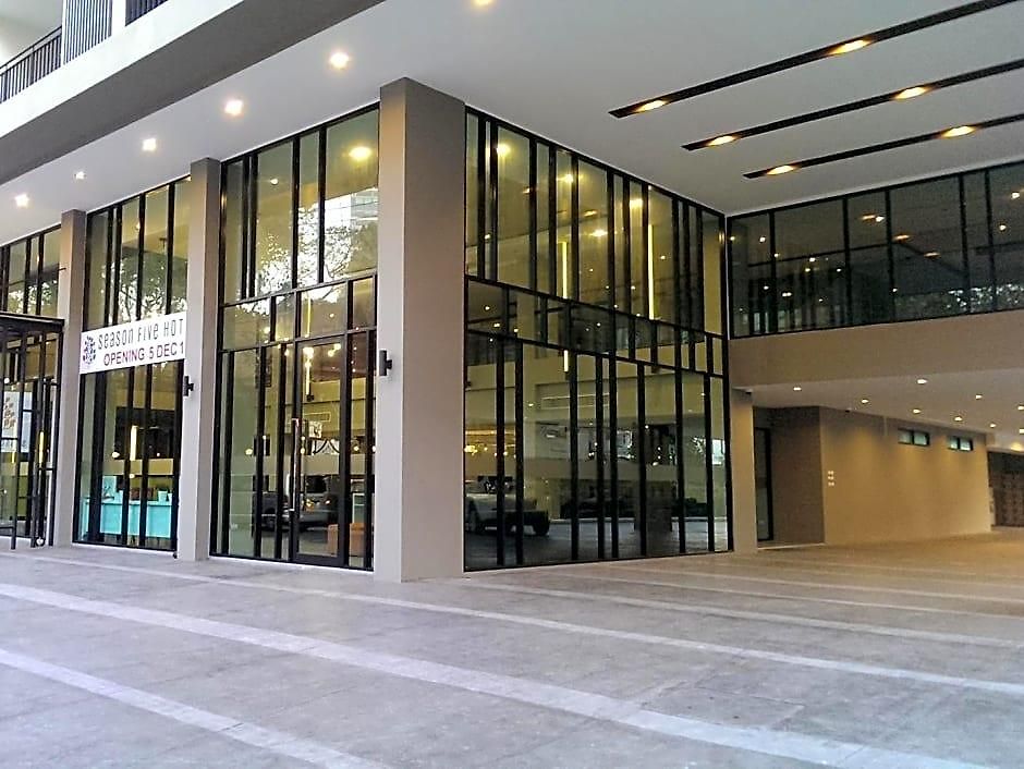 Season Five Hotel 4*