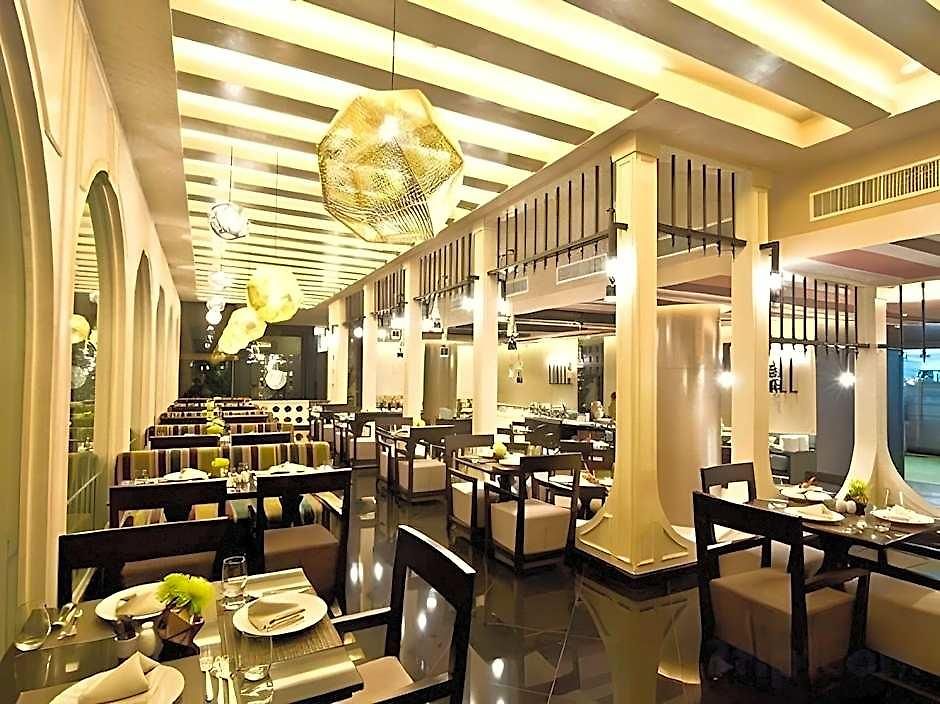 Tsix5 Phenomenal โรงแรม