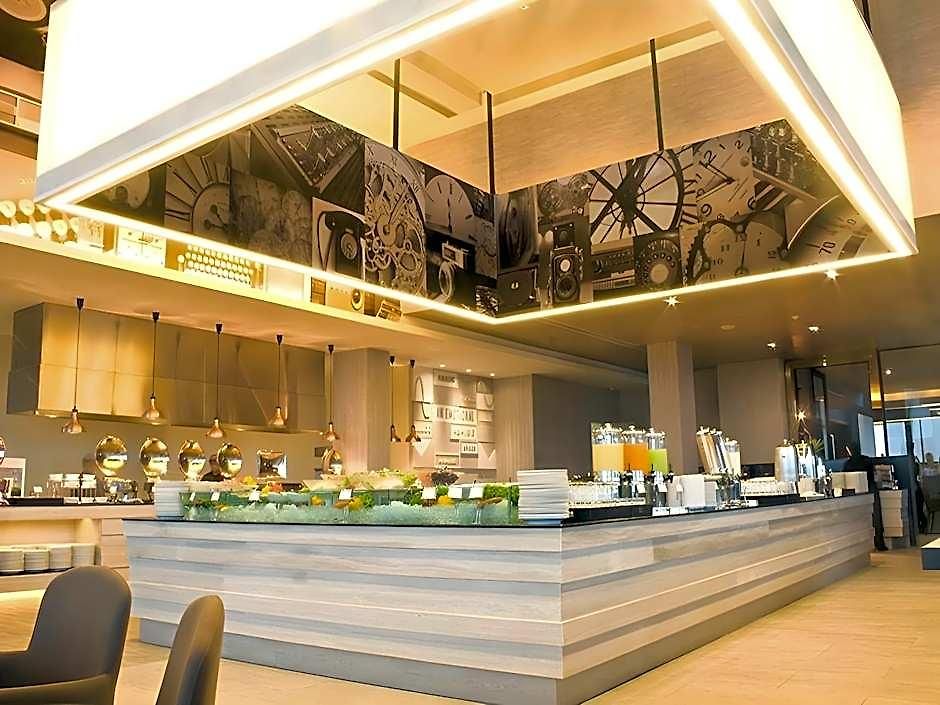 Tsix5 Phenomenal โรงแรม 5*