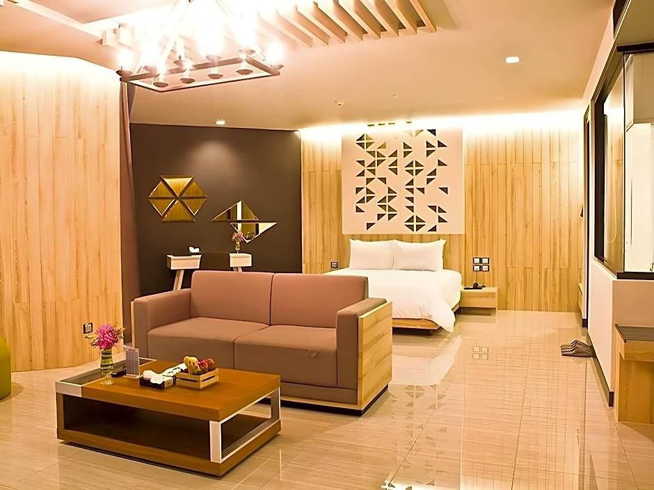 Tsix5 Phenomenal โรงแรม 5*