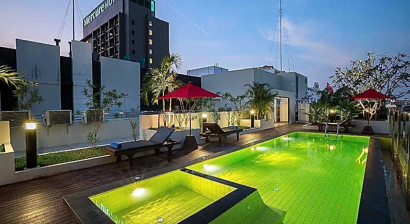 Sunshine Hip Hotel 3*