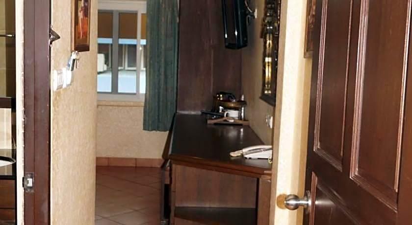 Queen Victoria Inn. Hotel 2*