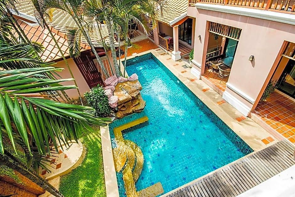 พระตำหนักวิลล่า 10 ห้องนอน พร้อมสระว่ายน้ำส่วนตัว Pattaya