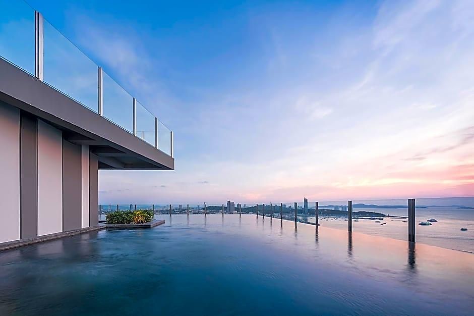โรงแรม The Base By Fiona 5*