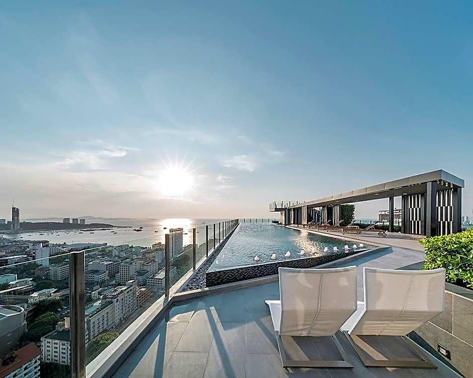 The Base By Fiona โรงแรม Pattaya