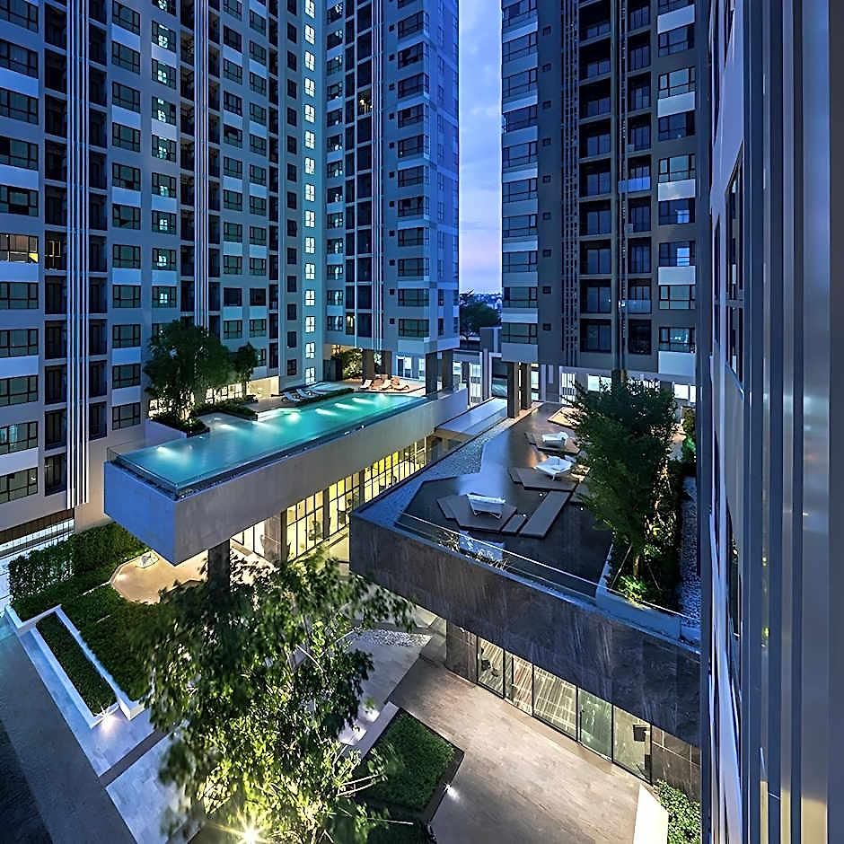 โรงแรม The Base By Fiona Pattaya