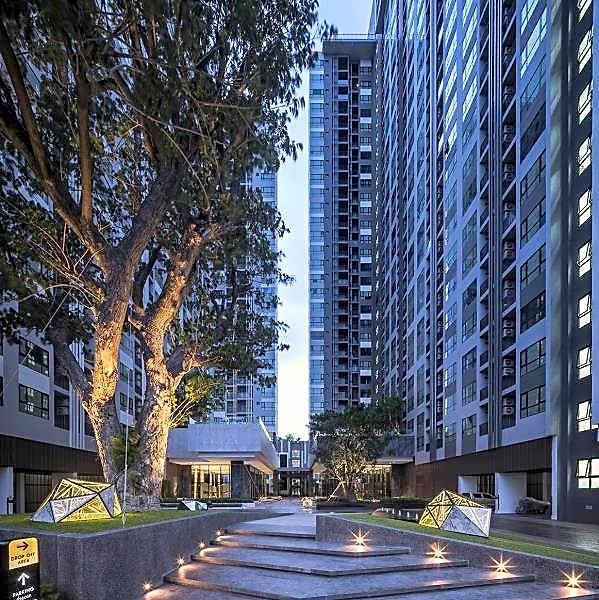 โรงแรม The Base By Fiona 5*