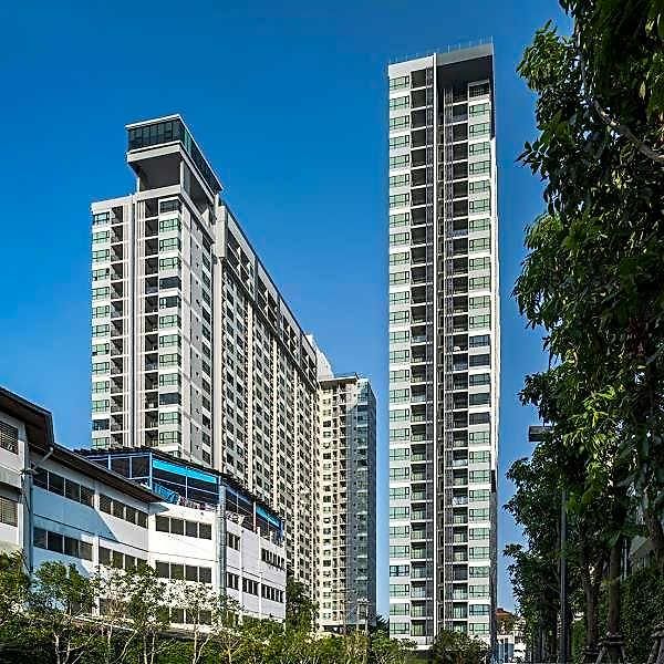 โรงแรม The Base By Fiona Pattaya