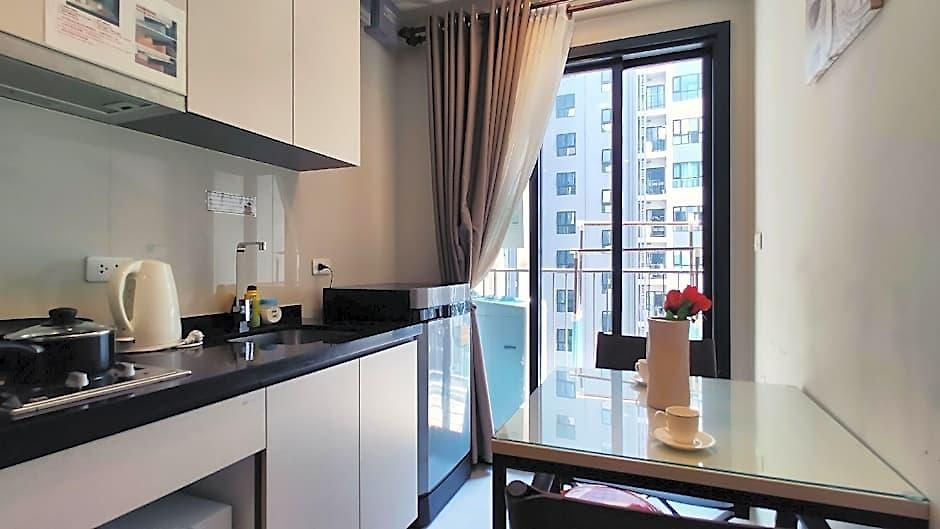 โรงแรม The Base By Fiona 5*
