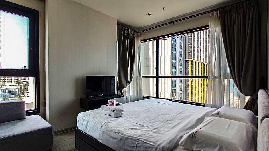 โรงแรม The Base By Fiona Pattaya