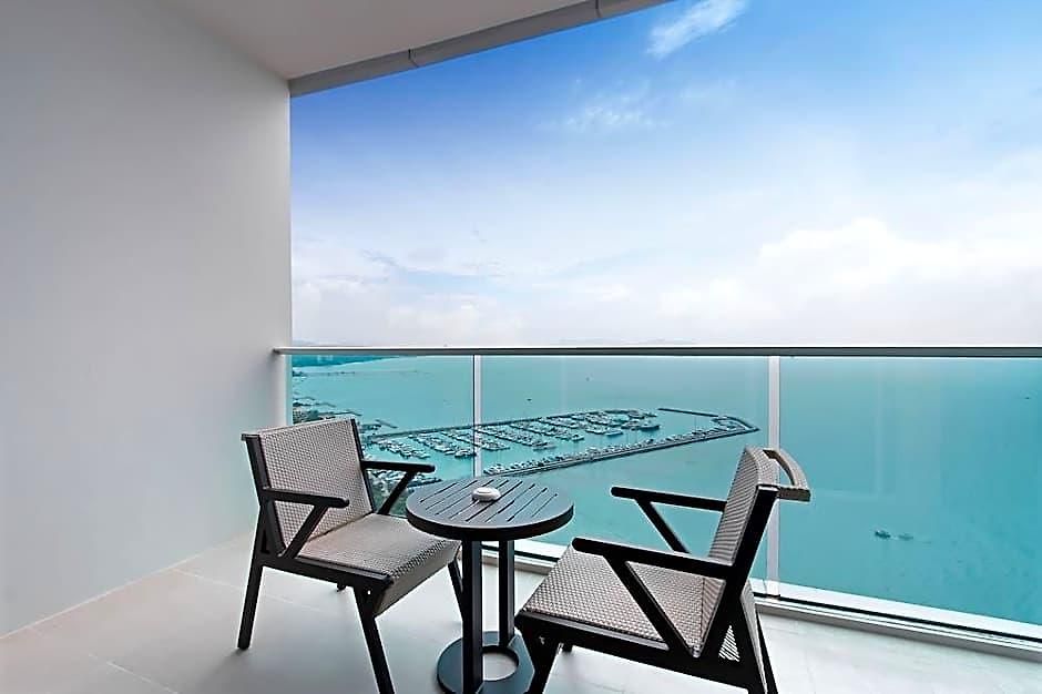 Hotel White Residences