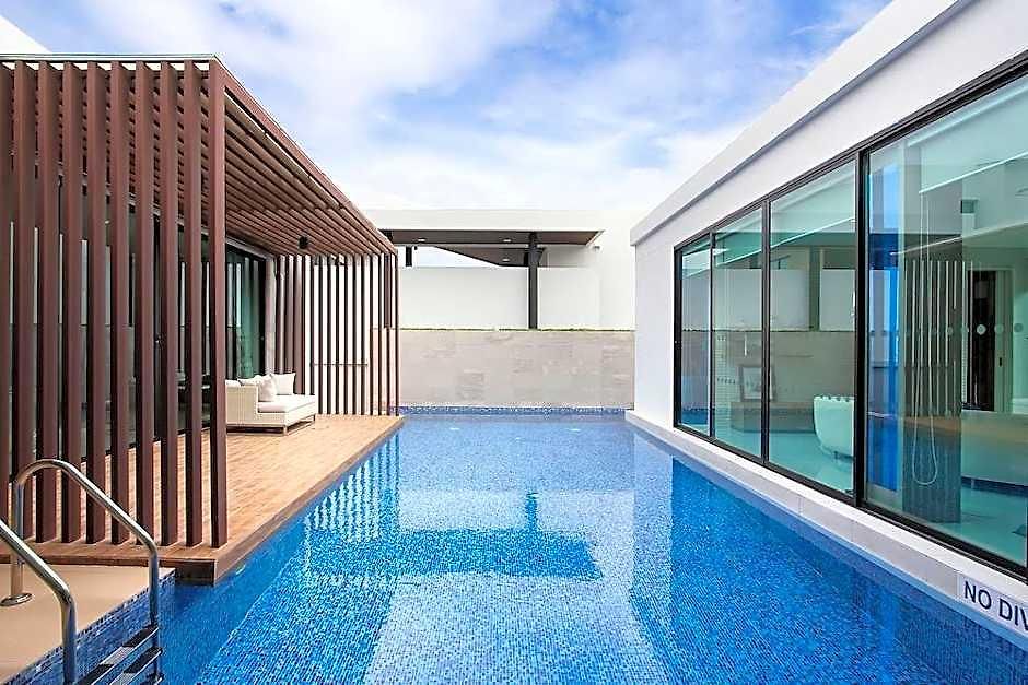 White Residences 3*
