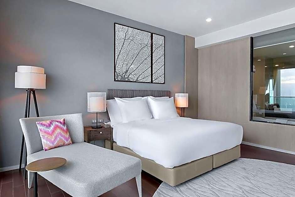 White Residences 3*