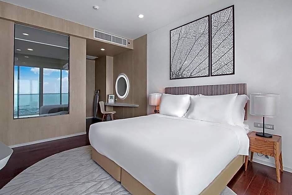 Hotel White Residences