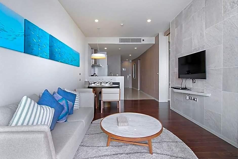 White Residences 3*
