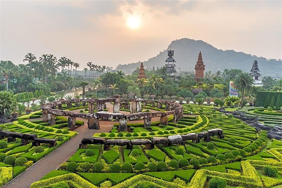 Baan Cha-lier Sook Bangsaray Hotel