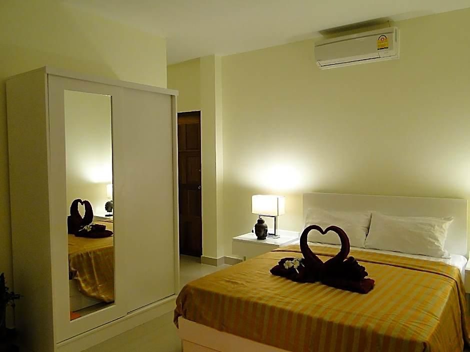Sansuk Gay Sauna And โรงแรม 2*
