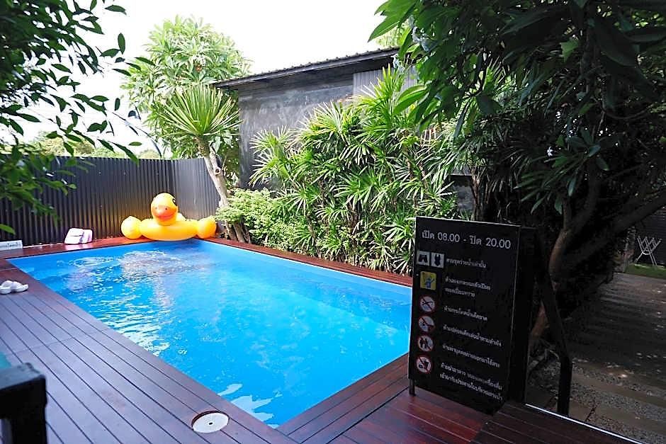 At Koh Larn Hotel 2*