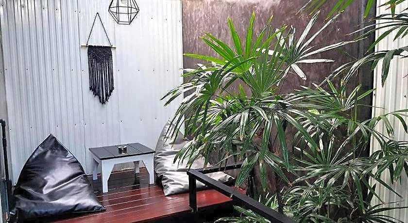At Koh Larn Hotel