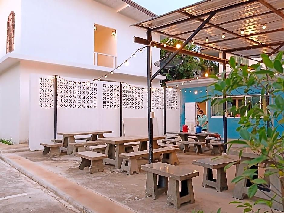 Baan Klang-dao Hotel 2*