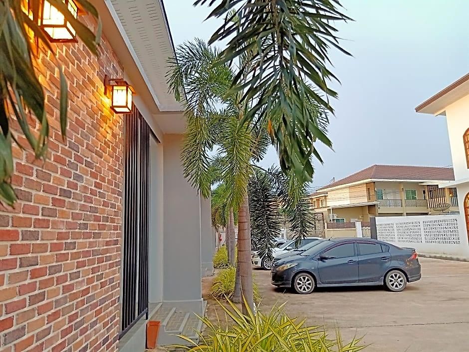 Baan Klang-dao Hotel 2*