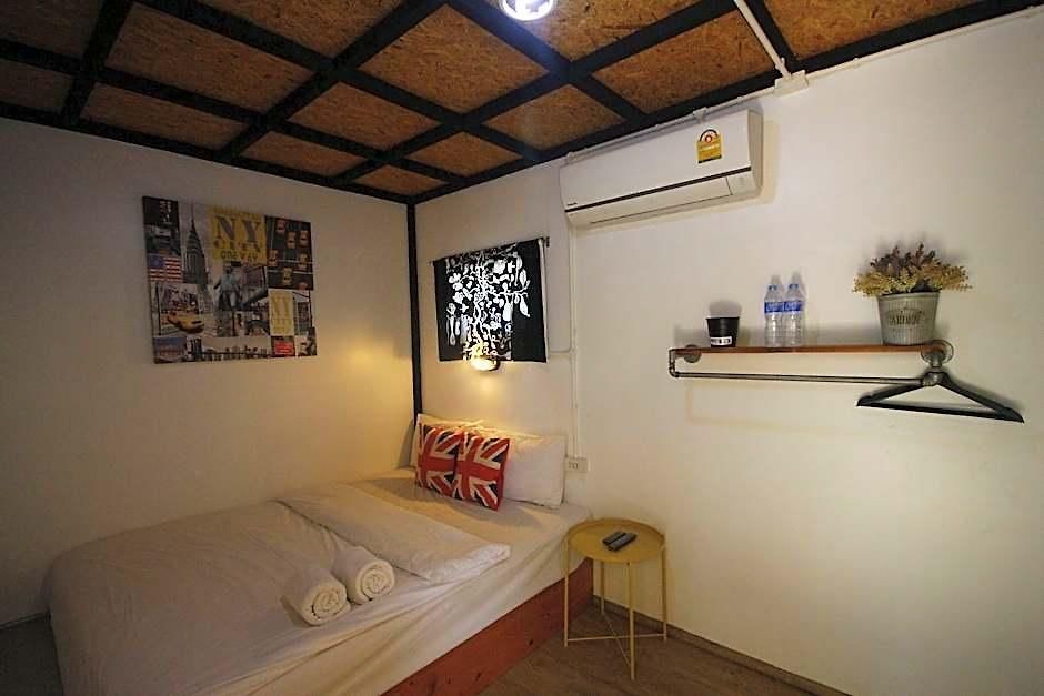 Sweet Box Hotel 2*