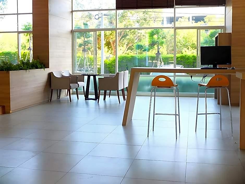 Lumpini Jomtien Seaview E22inn Hotel 3*