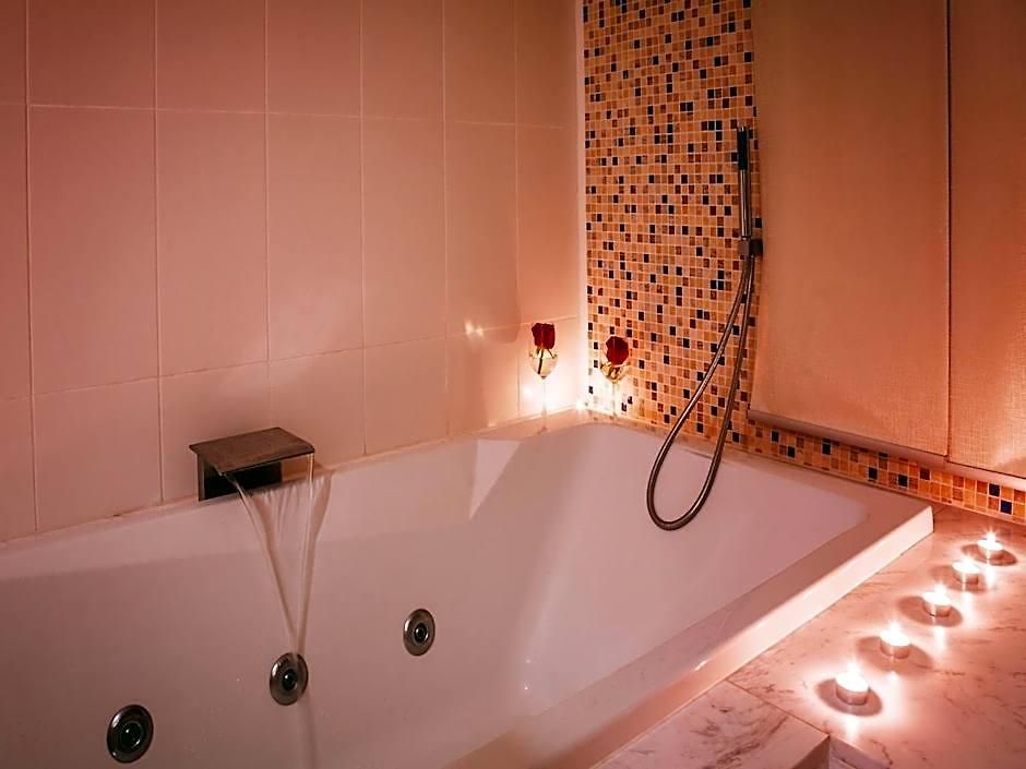 Hotel Northpoint Luxury Grandisvillas